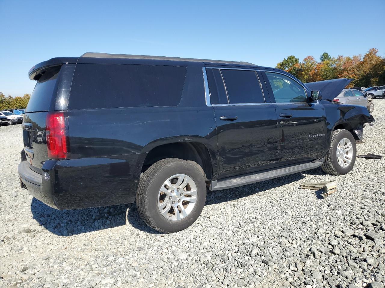 Image 3 of Chevrolet Suburban K1500 Lt 2017 with VIN 1GNSKHKC0HR359923