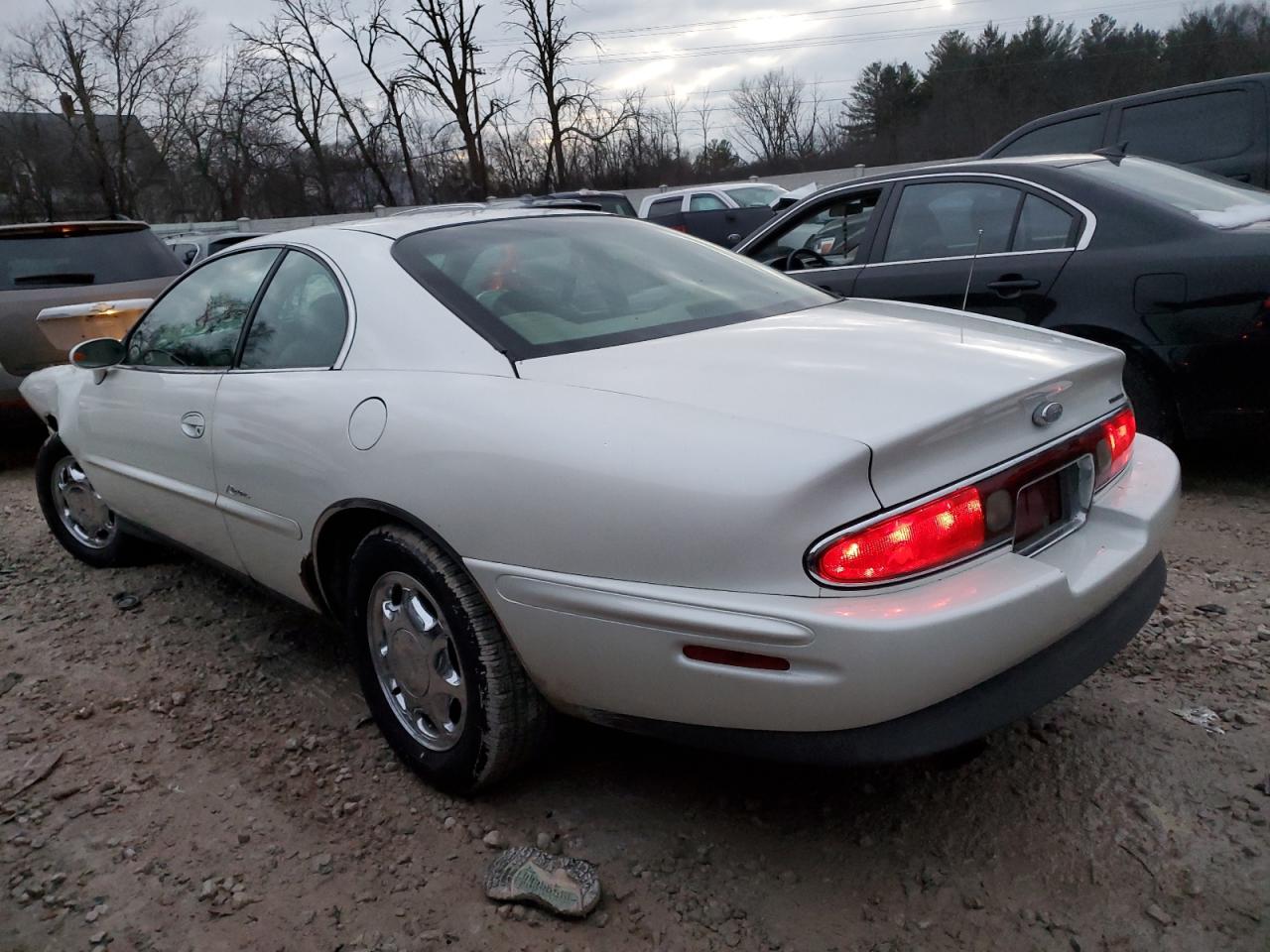 Image 2 of 1998 BUICK RIVIERA  1998 with VIN 1G4GD2210W4708721