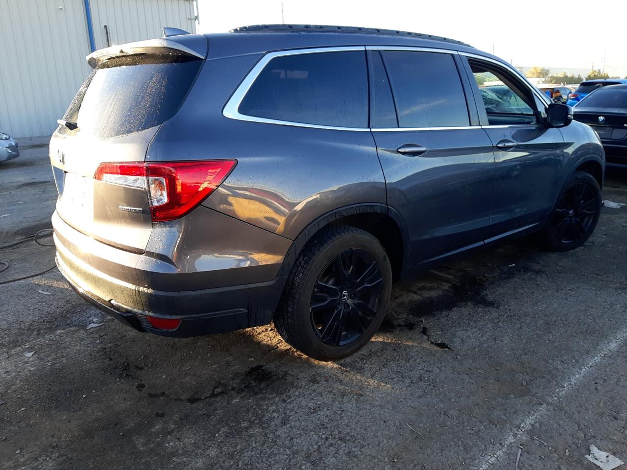 Image 3 of 2021 HONDA PILOT SE 2021 with VIN 5FNYF5H22MB018303