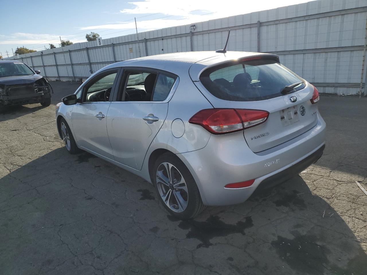 Image 2 of 2016 KIA FORTE EX 2016 with VIN KNAFX5A81G5619238