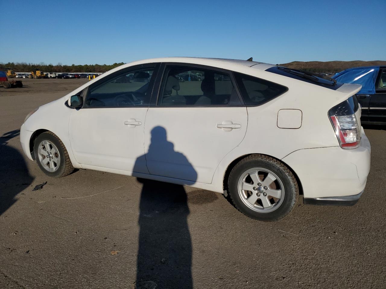 Image 2 of 2005 TOYOTA PRIUS  2005 with VIN JTDKB22U753121466
