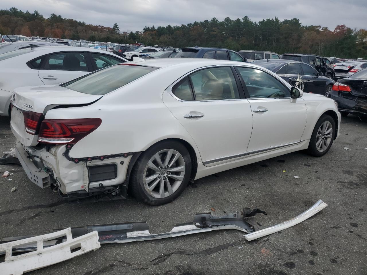 Image 3 of 2016 LEXUS LS 460 2016 with VIN JTHCL5EF8G5026923