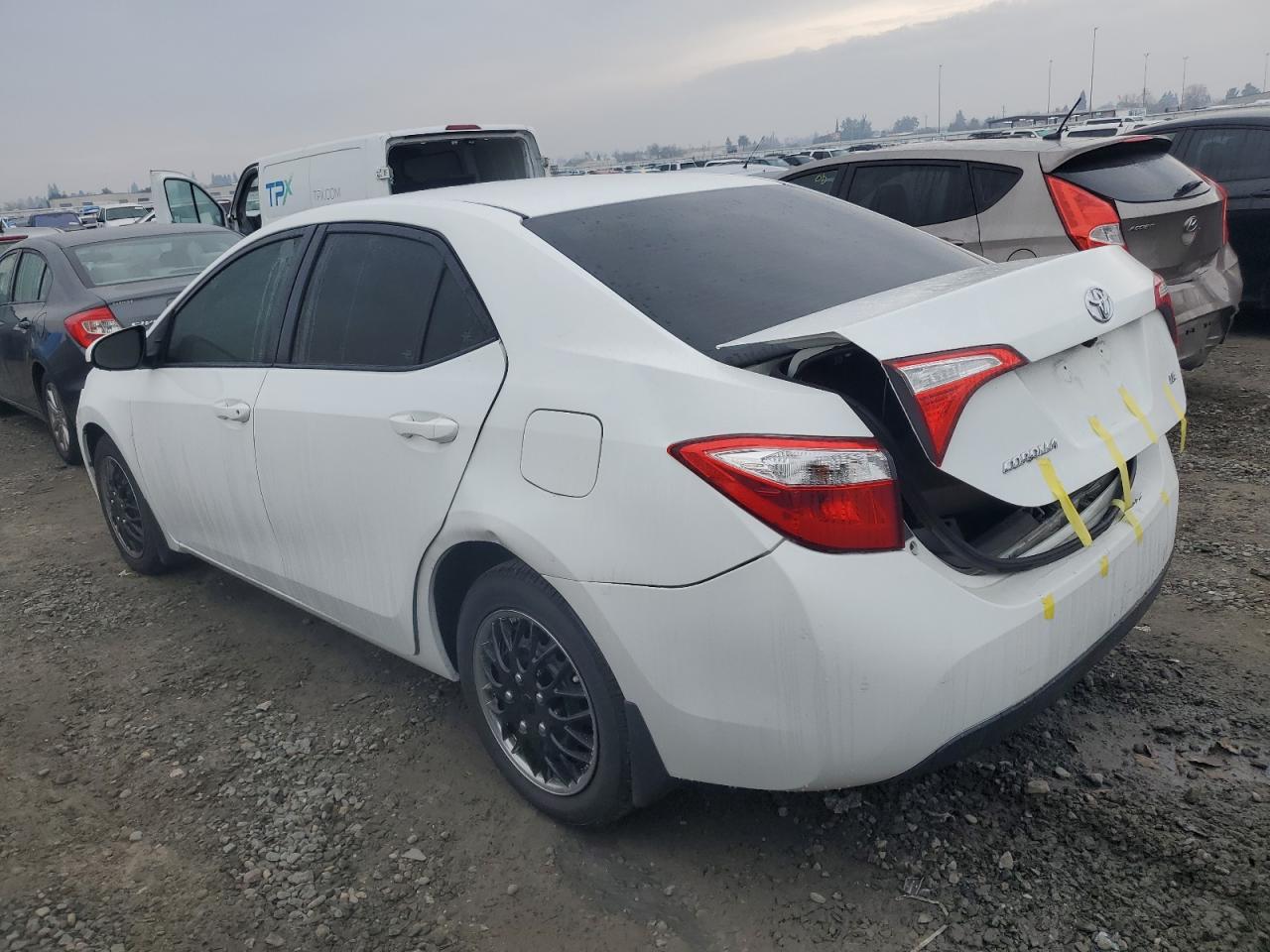 Obraz 2 z 2015 TOYOTA COROLLA L 2015 z VIN 5YFBURHE6FP353875