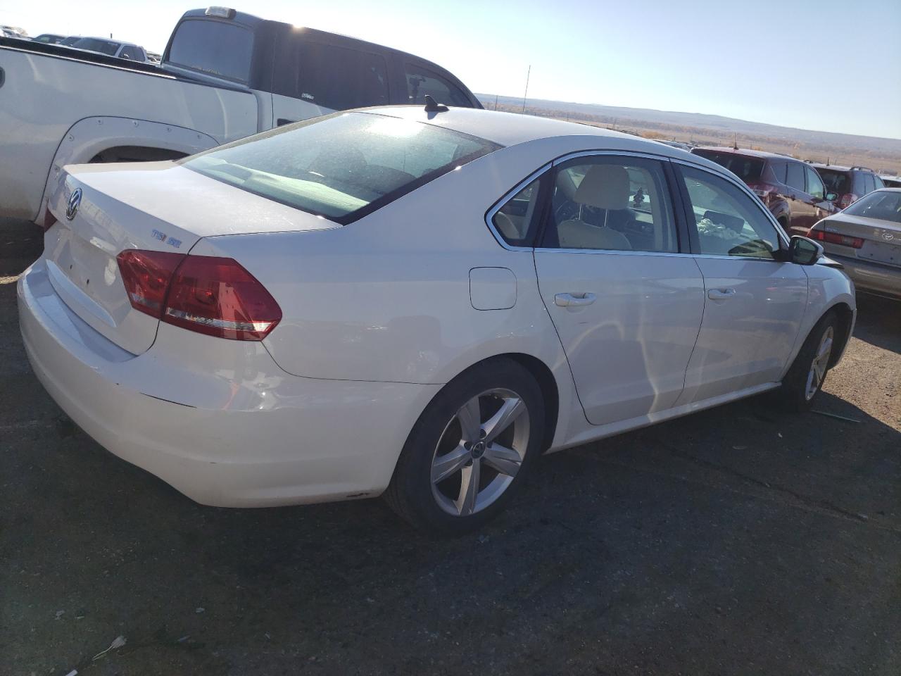 Изображение 3 2014 VOLKSWAGEN PASSAT SE 2014 с VIN 1VWBS7A39EC053271