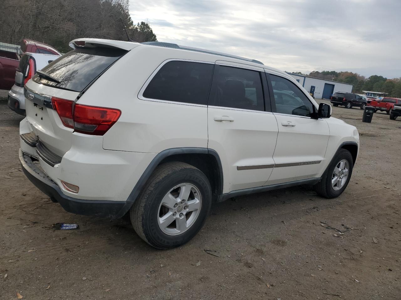 Image 3 of 2011 JEEP GRAND CHEROKEE LAREDO 2011 with VIN 1J4RS4GG5BC554481