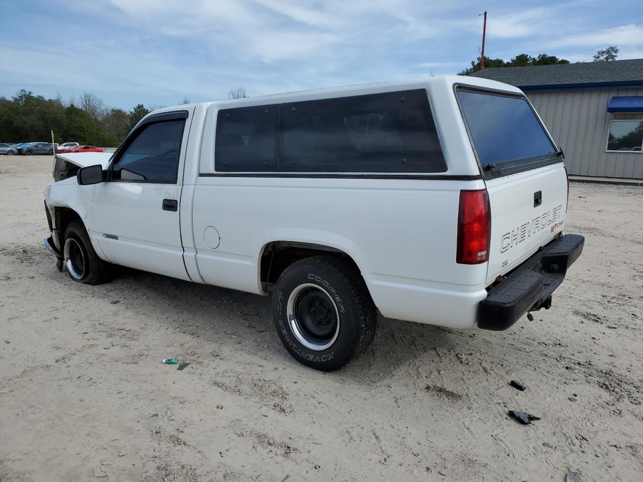 Image 2 of 1998 CHEVROLET GMT-400 C1500 1998 with VIN 1GCEC14W6WZ124053