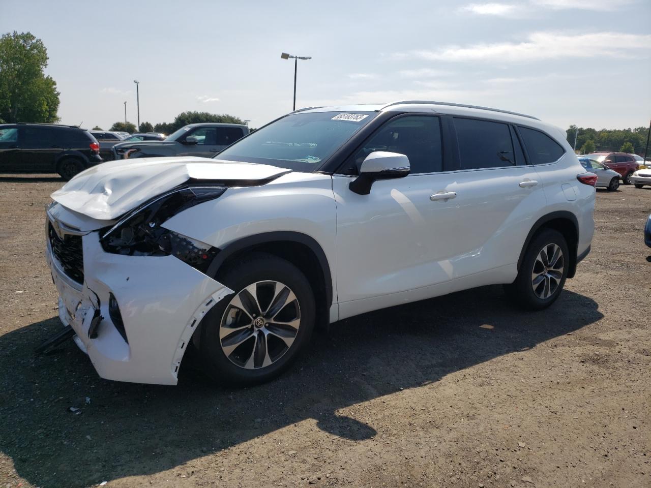 2022 TOYOTA HIGHLANDER XLE 2022 image