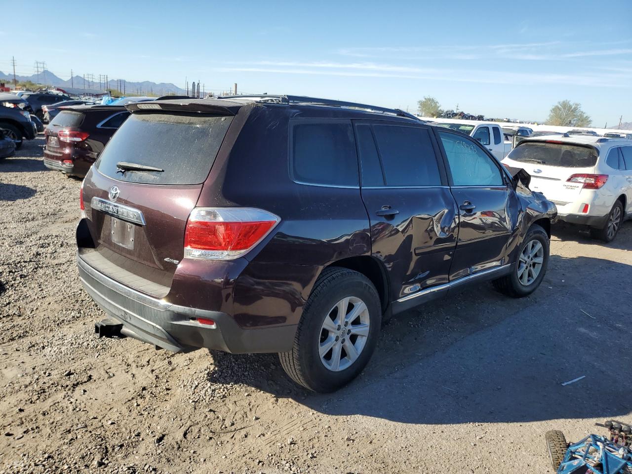 Image 3 of 2013 TOYOTA HIGHLANDER BASE 2013 with VIN 5TDBK3EH2DS214557