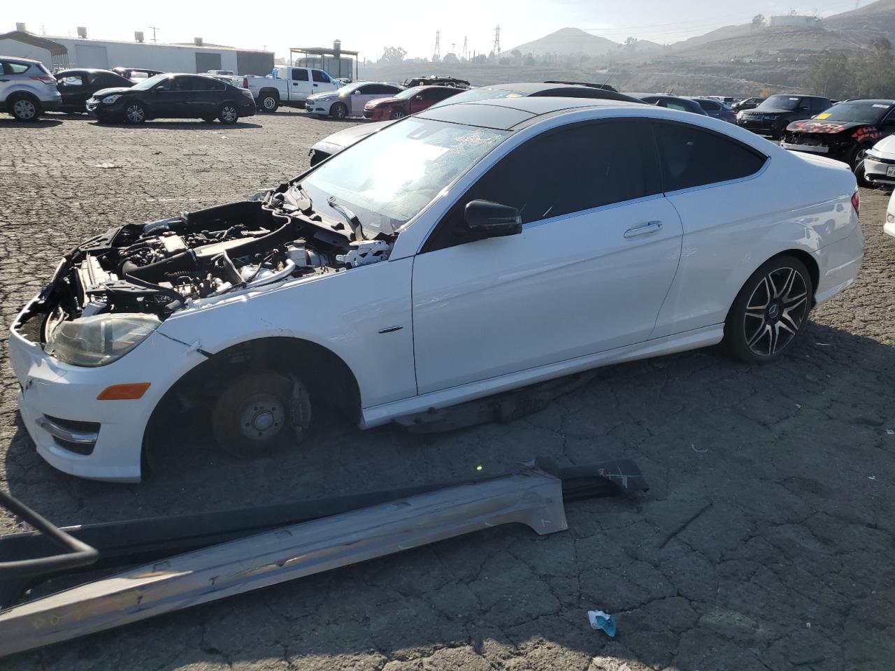 Image 1 of 2013 MERCEDES-BENZ C 250 2013 with VIN WDDGJ4HB9DG017309