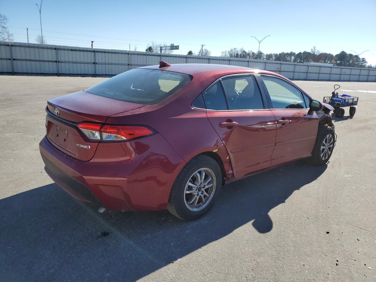 Obraz 3 z 2022 TOYOTA COROLLA LE 2022 z VIN JTDEAMDE0NJ060474