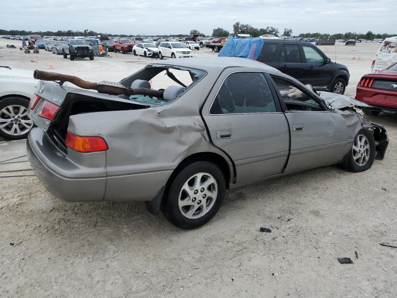 Obraz 3 z 2000 TOYOTA CAMRY LE 2000 z VIN 4T1BF22K2YU112283