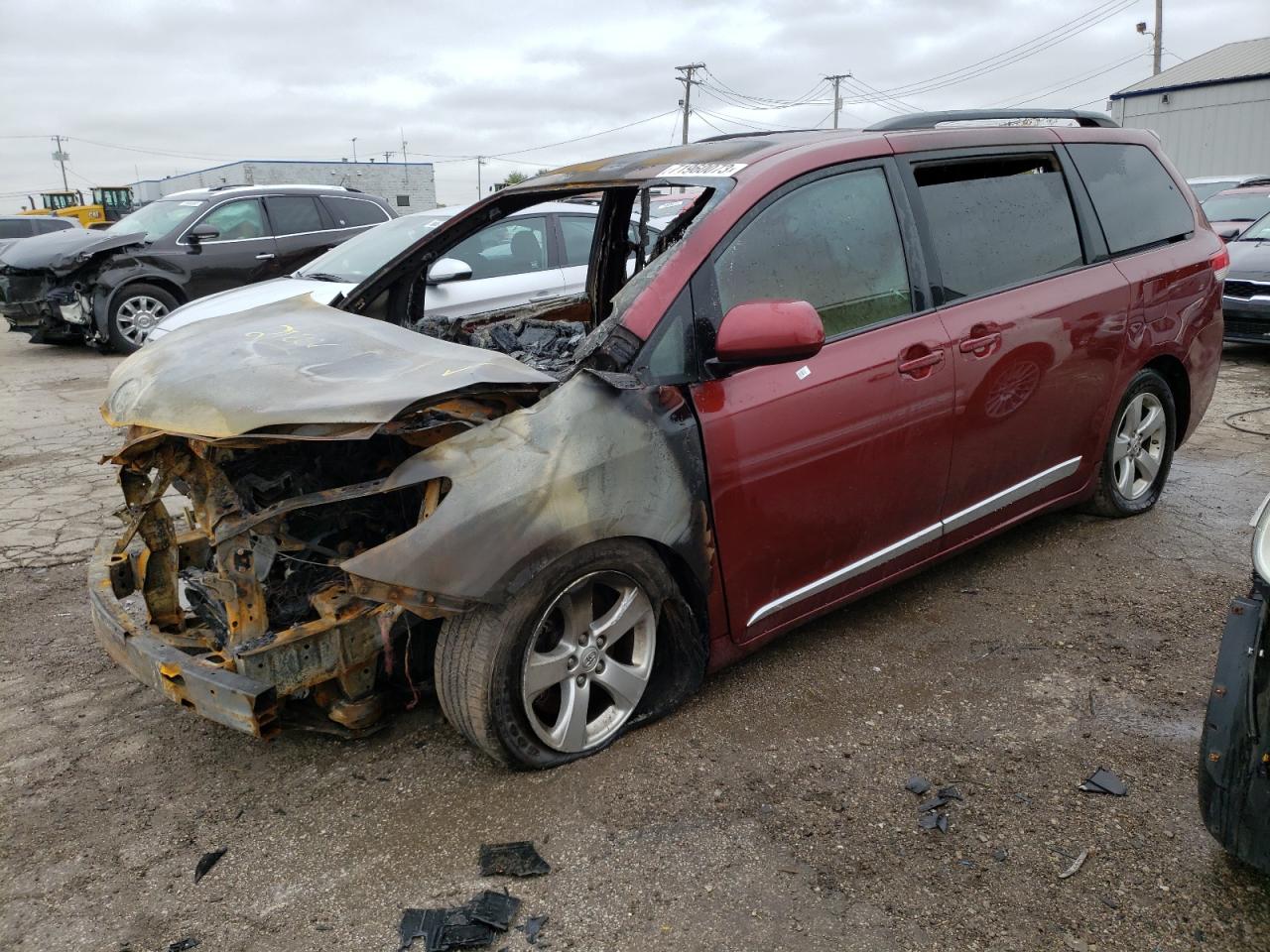 2013 TOYOTA SIENNA LE 2013 image