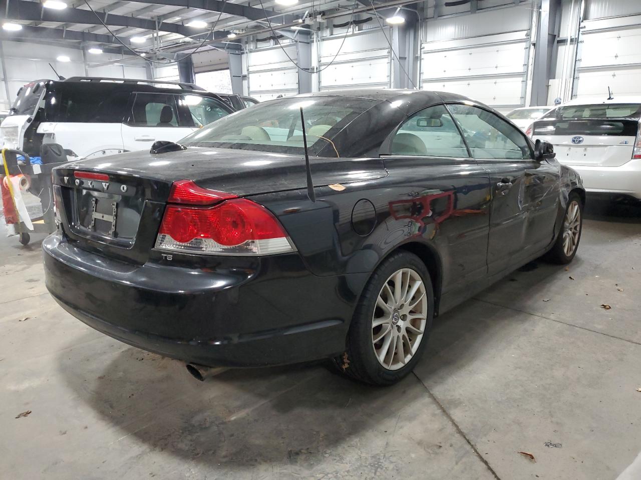Image 3 of 2009 VOLVO C70 T5 2009 with VIN YV1MC67209J070490