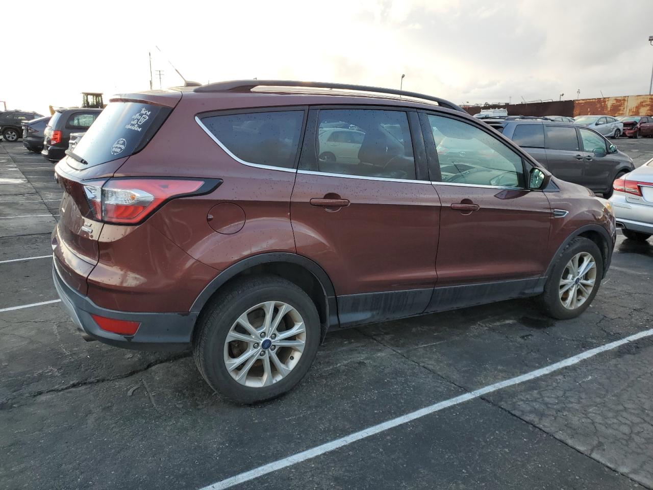 Изображение 3 2018 FORD ESCAPE SE 2018 с VIN 1FMCU9GD0JUB16223