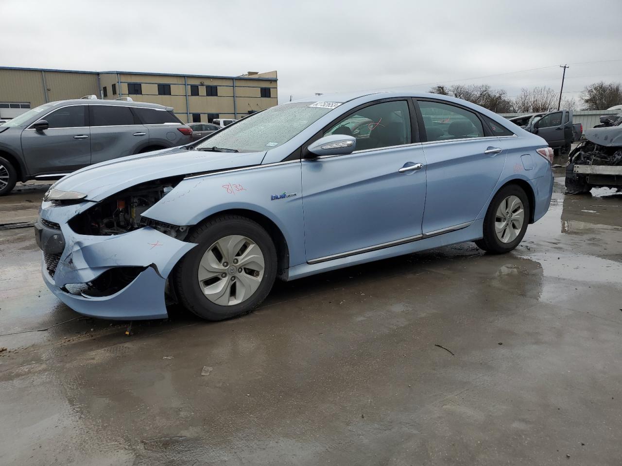 Image 1 of 2013 HYUNDAI SONATA HYBRID 2013 with VIN KMHEC4A42DA092682