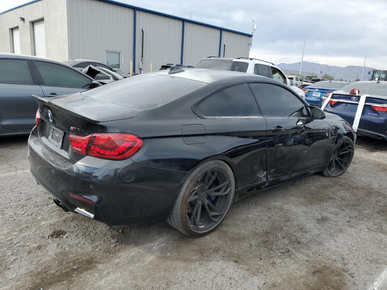 Obraz 3 z 2017 BMW M4  2017 z VIN WBS3R9C53HK709500