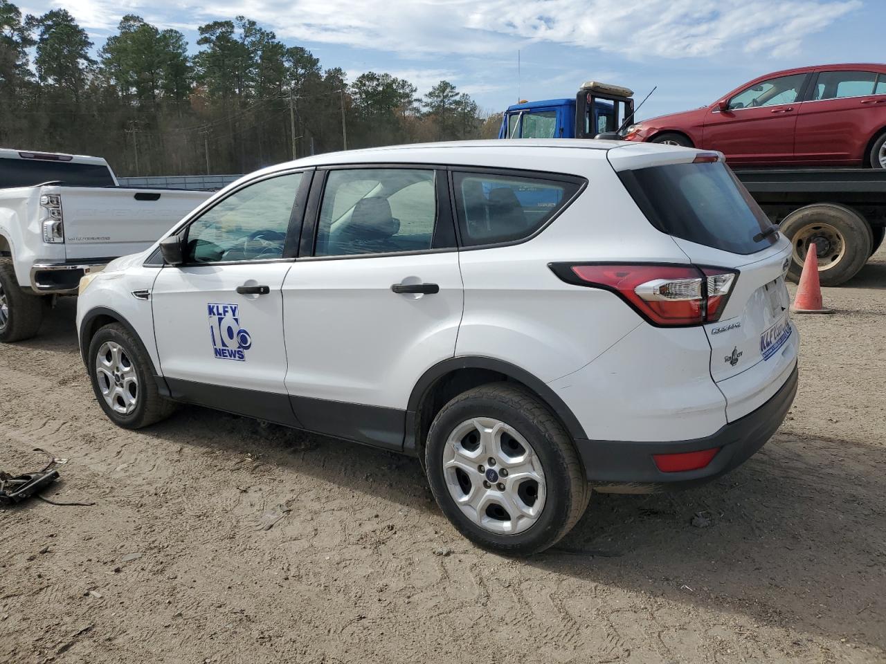 Obraz 2 z 2017 FORD ESCAPE S 2017 z VIN 1FMCU0F79HUB68287