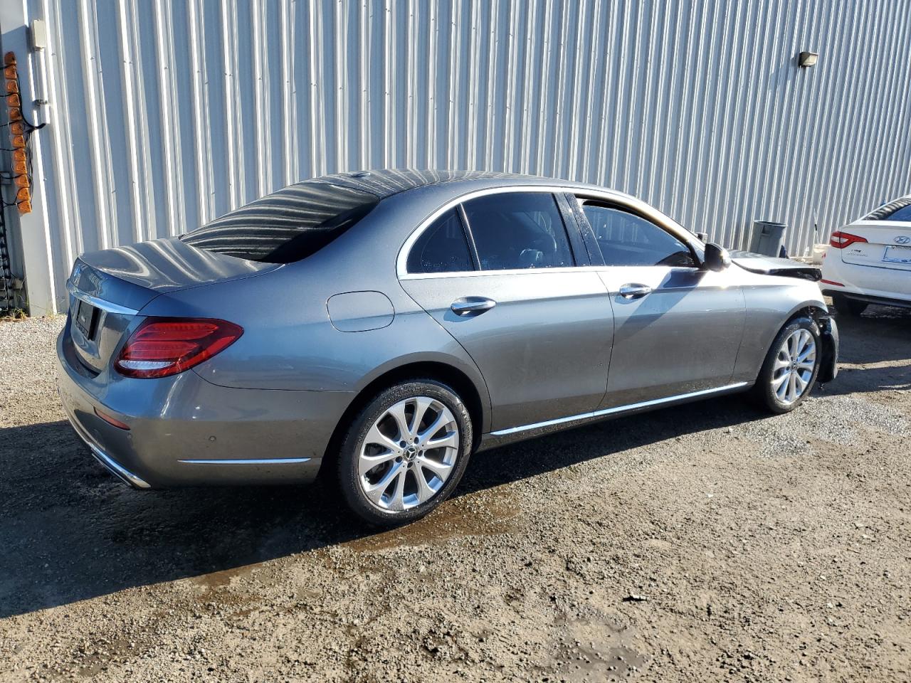 Изображение 3 2017 MERCEDES-BENZ E 300 2017 с VIN WDDZF4JB2HA231863