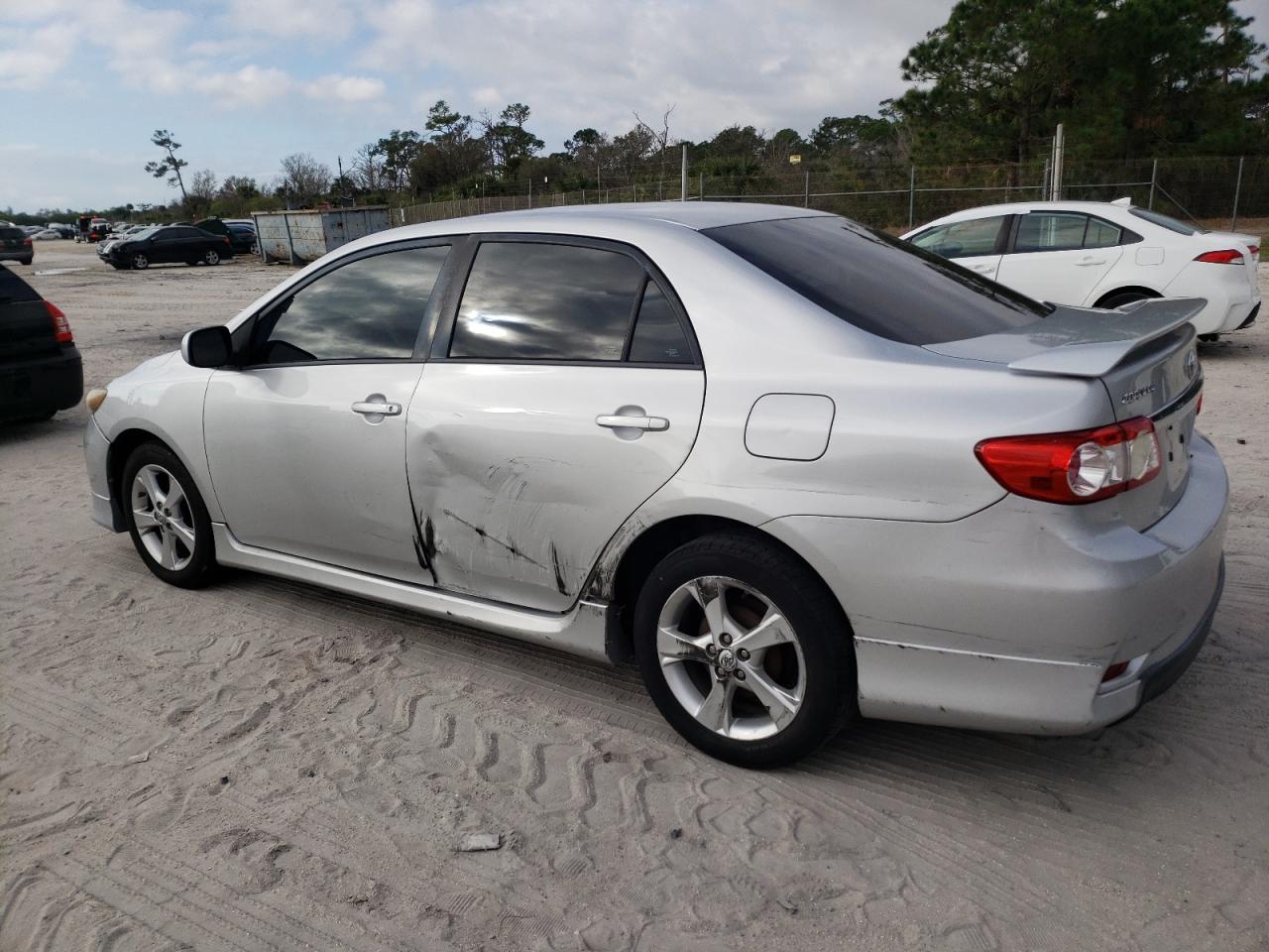 Obraz 2 z 2013 TOYOTA COROLLA BASE 2013 z VIN 5YFBU4EE9DP141735