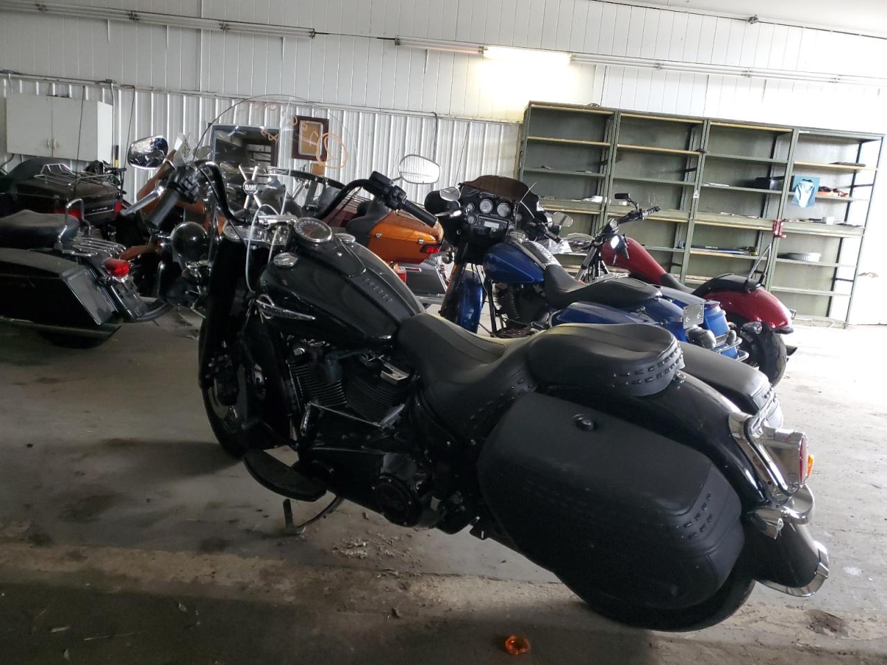 Image 3 of 2019 HARLEY-DAVIDSON FLHCS  2019 with VIN 1HD1YBK2XKB067864