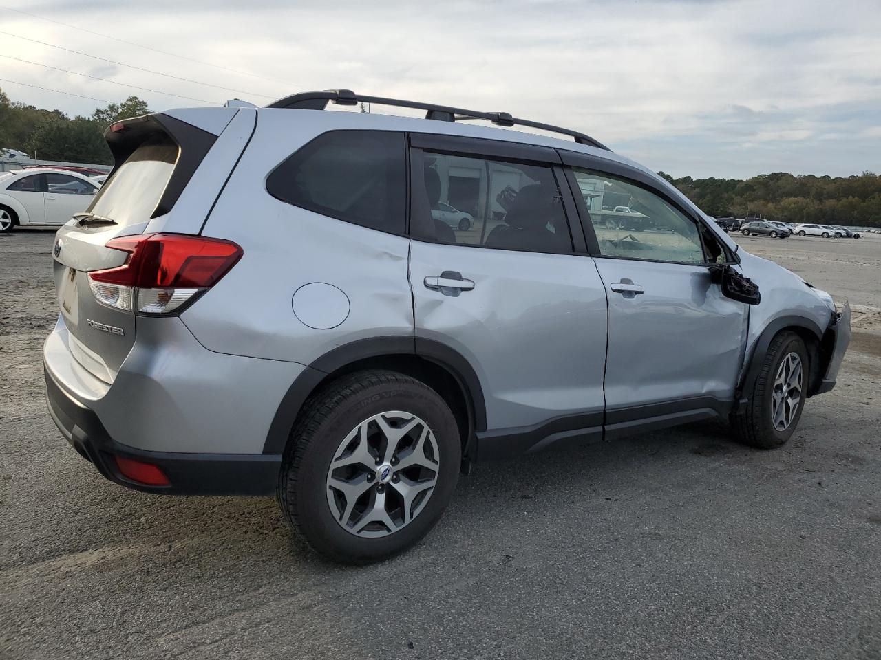 Obraz 3 z 2019 SUBARU FORESTER PREMIUM 2019 z VIN JF2SKAEC8KH433616