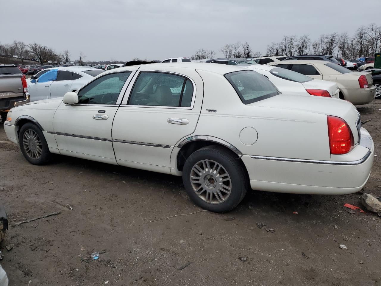 Изображение 2 2006 LINCOLN TOWN CAR SIGNATURE LIMITED 2006 с VIN 1LNHM82W06Y646121