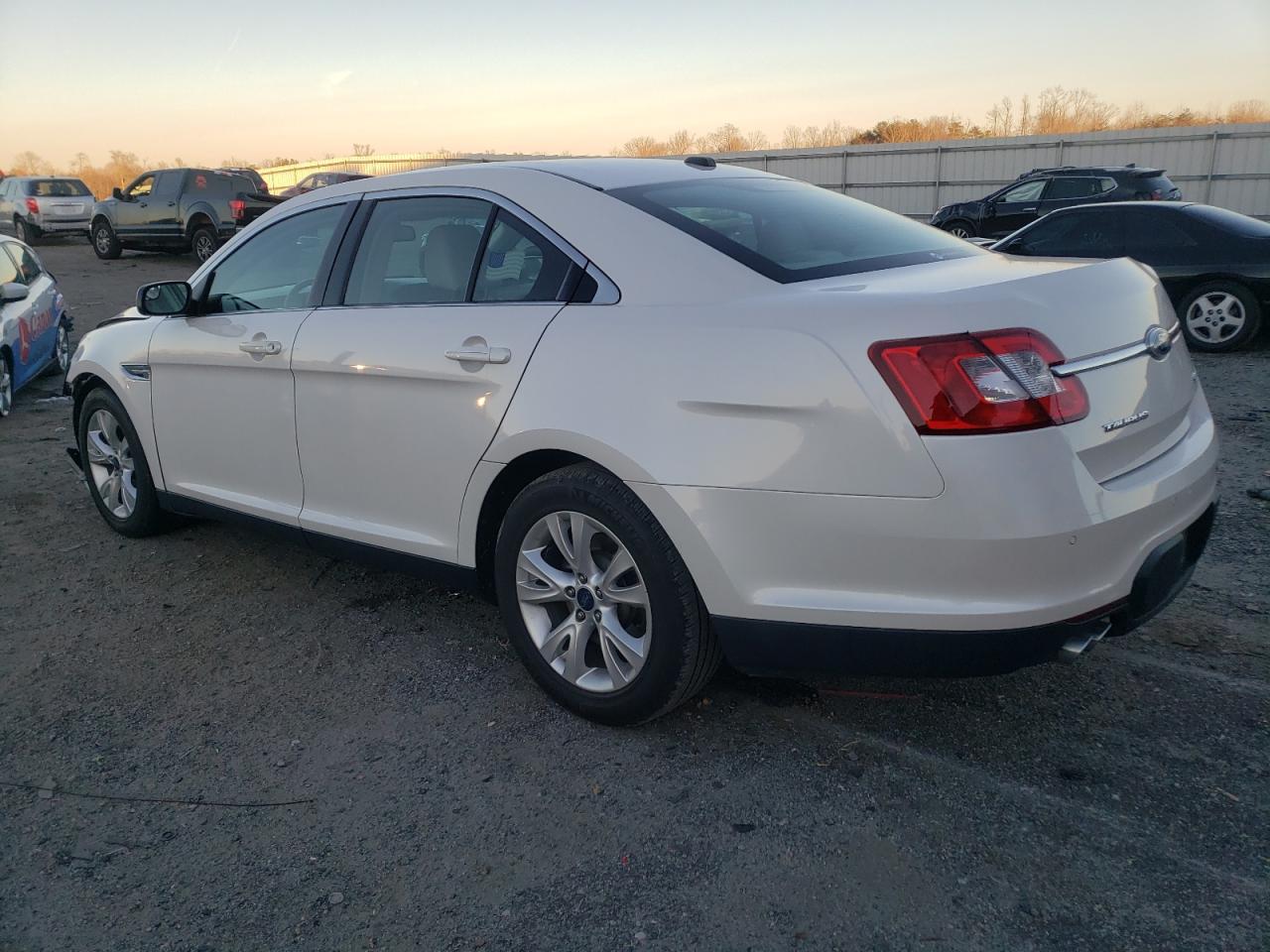 Изображение 2 2012 FORD TAURUS SEL 2012 с VIN 1FAHP2EW9CG132361