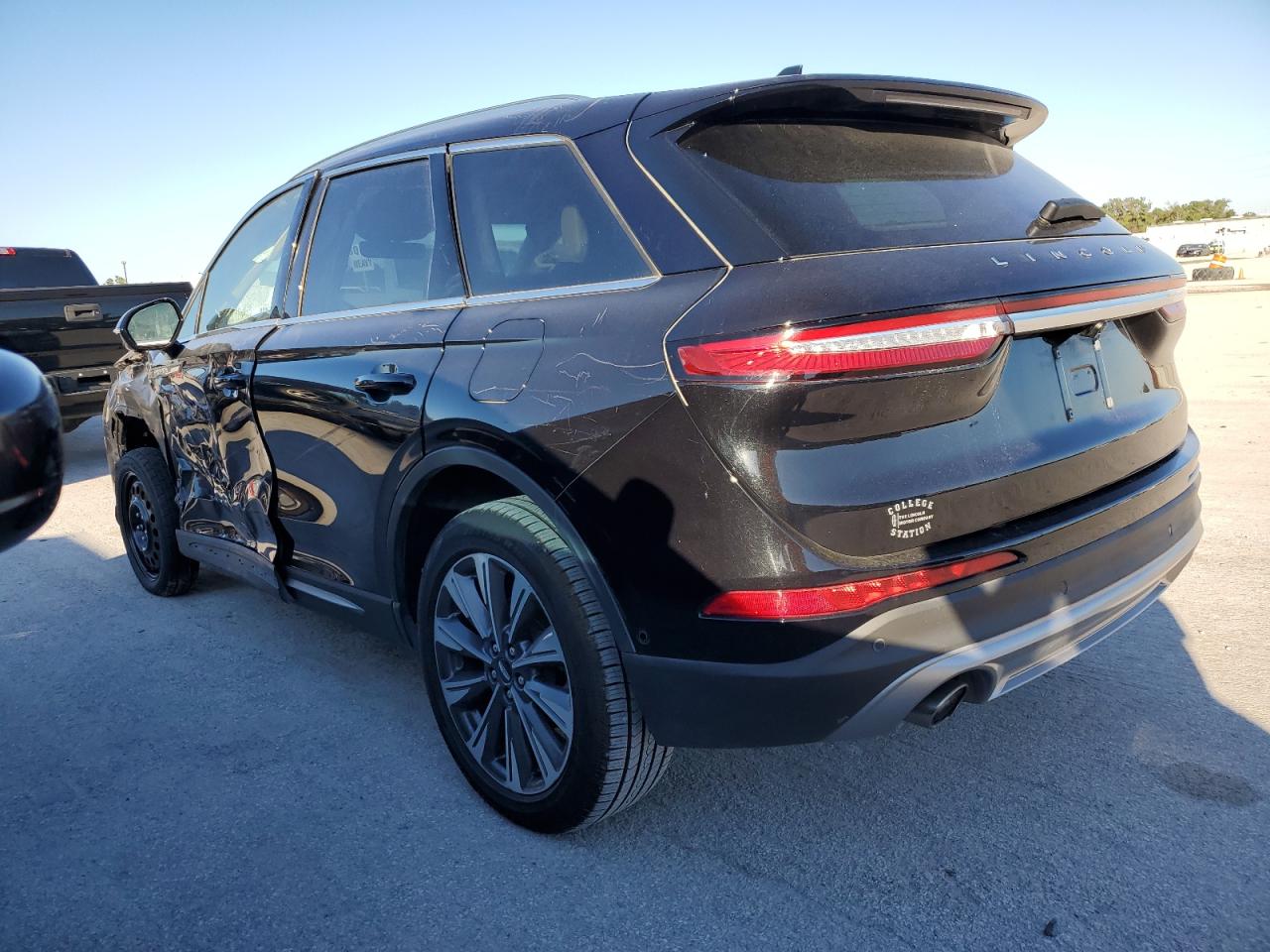 Image 2 of 2021 LINCOLN CORSAIR RESERVE 2021 with VIN 5LMCJ2C95MUL21152