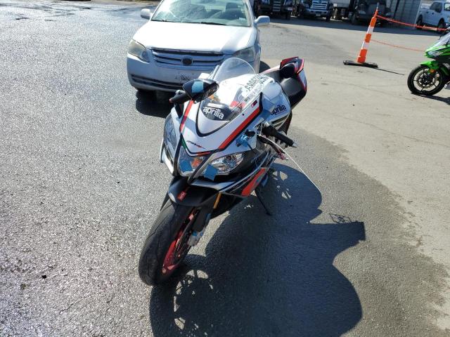 Image 2 of 2016 APRILIA RSV4 RF 2016 with VIN ZD4RKUB09GS000801