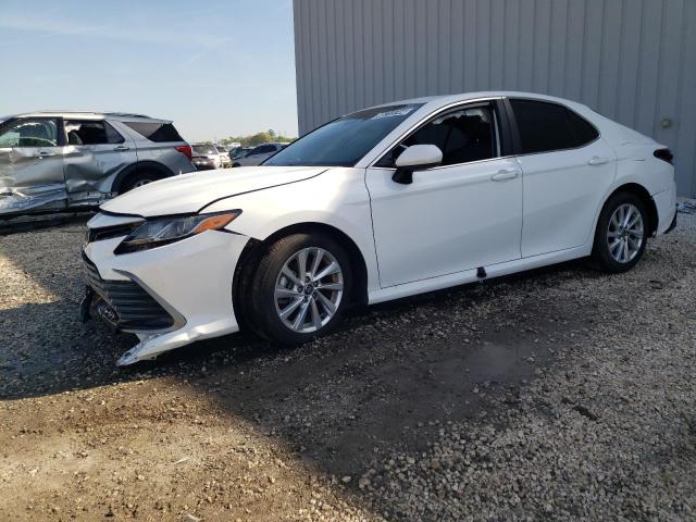 Obraz 1 z 2024 TOYOTA CAMRY LE 2024 z VIN 4T1C11AK0RU840331