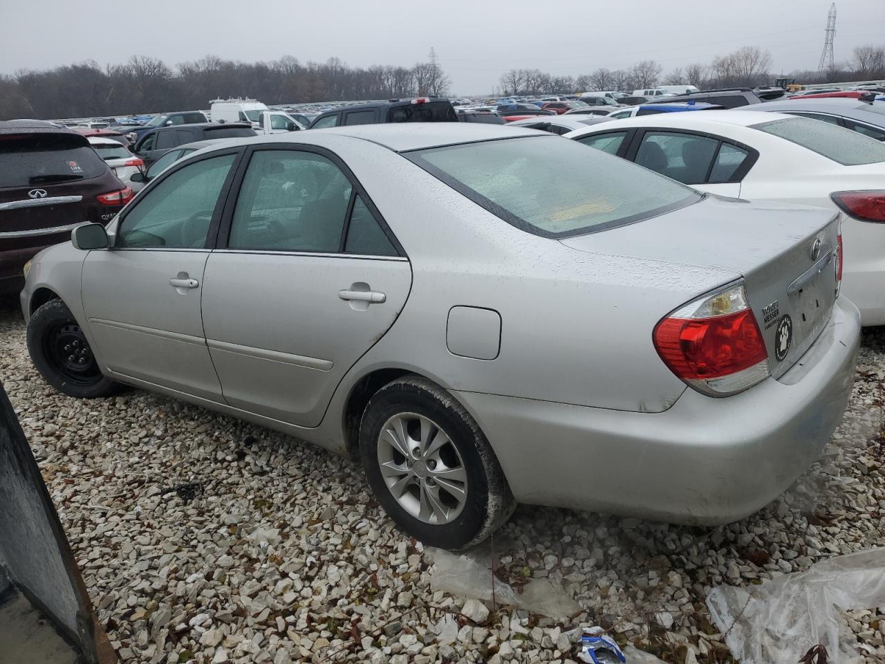 Obraz 2 z 2005 TOYOTA CAMRY LE 2005 z VIN 4T1BF32K65U098938