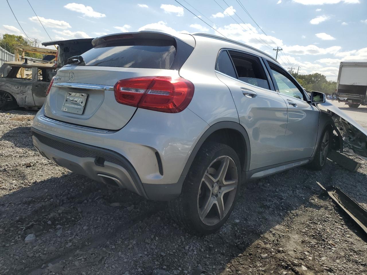Image 3 of 2015 MERCEDES-BENZ GLA 250 2015 with VIN WDCTG4EB8FJ188080
