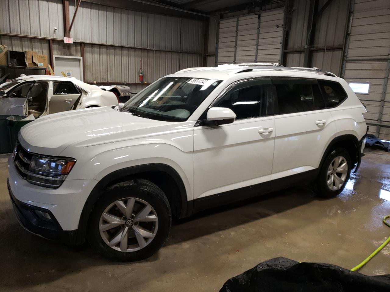 Image 1 of 2018 VOLKSWAGEN ATLAS SE 2018 with VIN 1V2CR2CA1JC562622