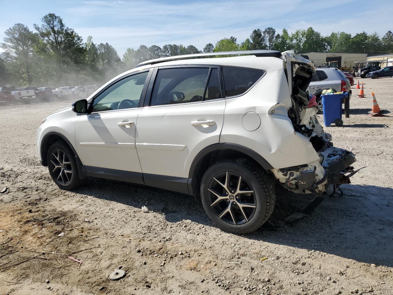 Image 2 of 2018 TOYOTA RAV4 SE 2018 with VIN JTMJFREV1JJ188230