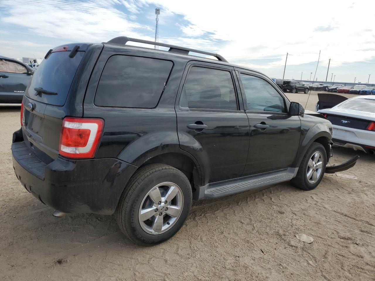 Image 3 of 2010 FORD ESCAPE XLT 2010 with VIN 1FMCU0D77AKC95589