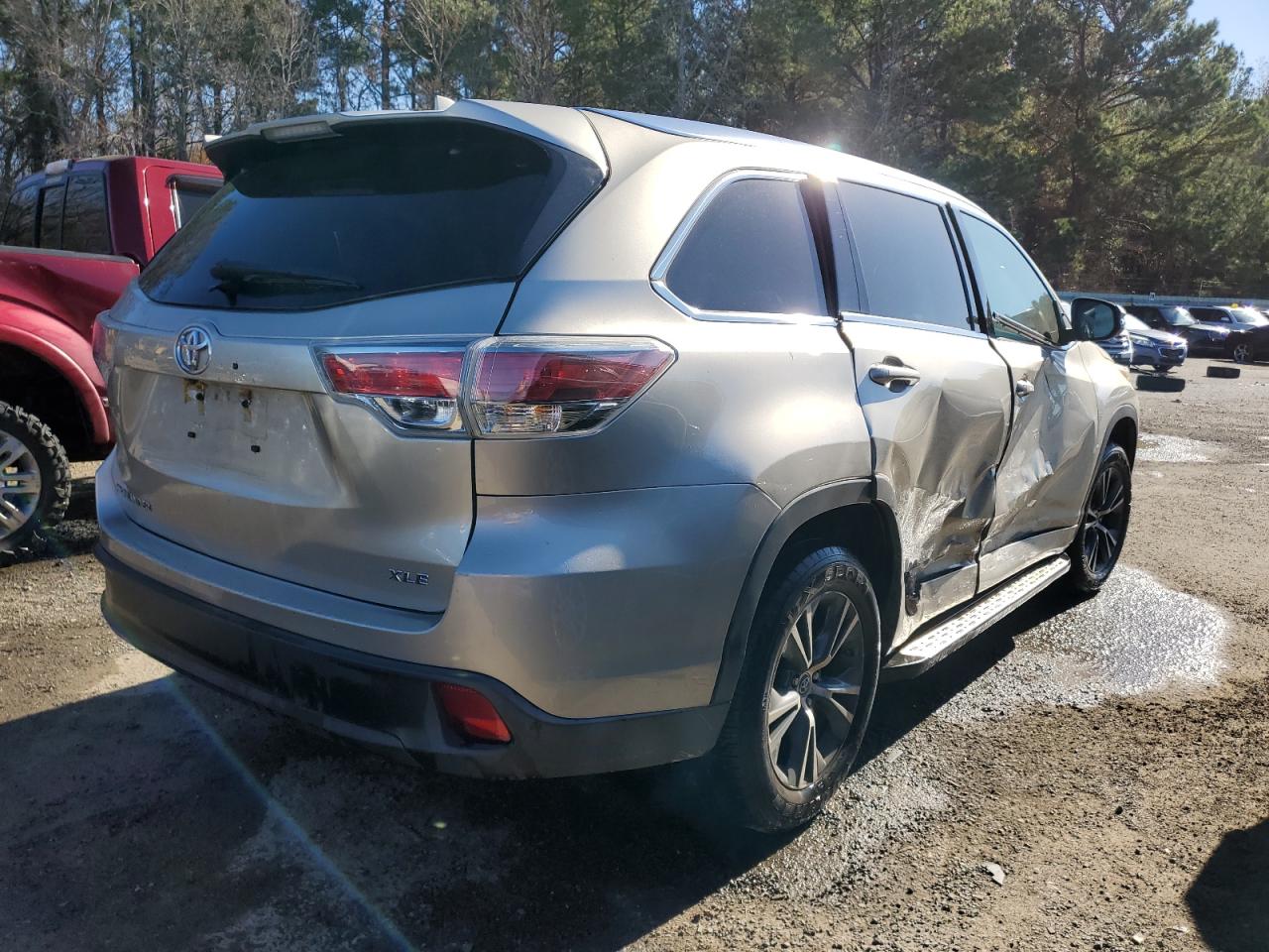 Image 3 of 2016 TOYOTA HIGHLANDER XLE 2016 with VIN 5TDKKRFH8GS126652
