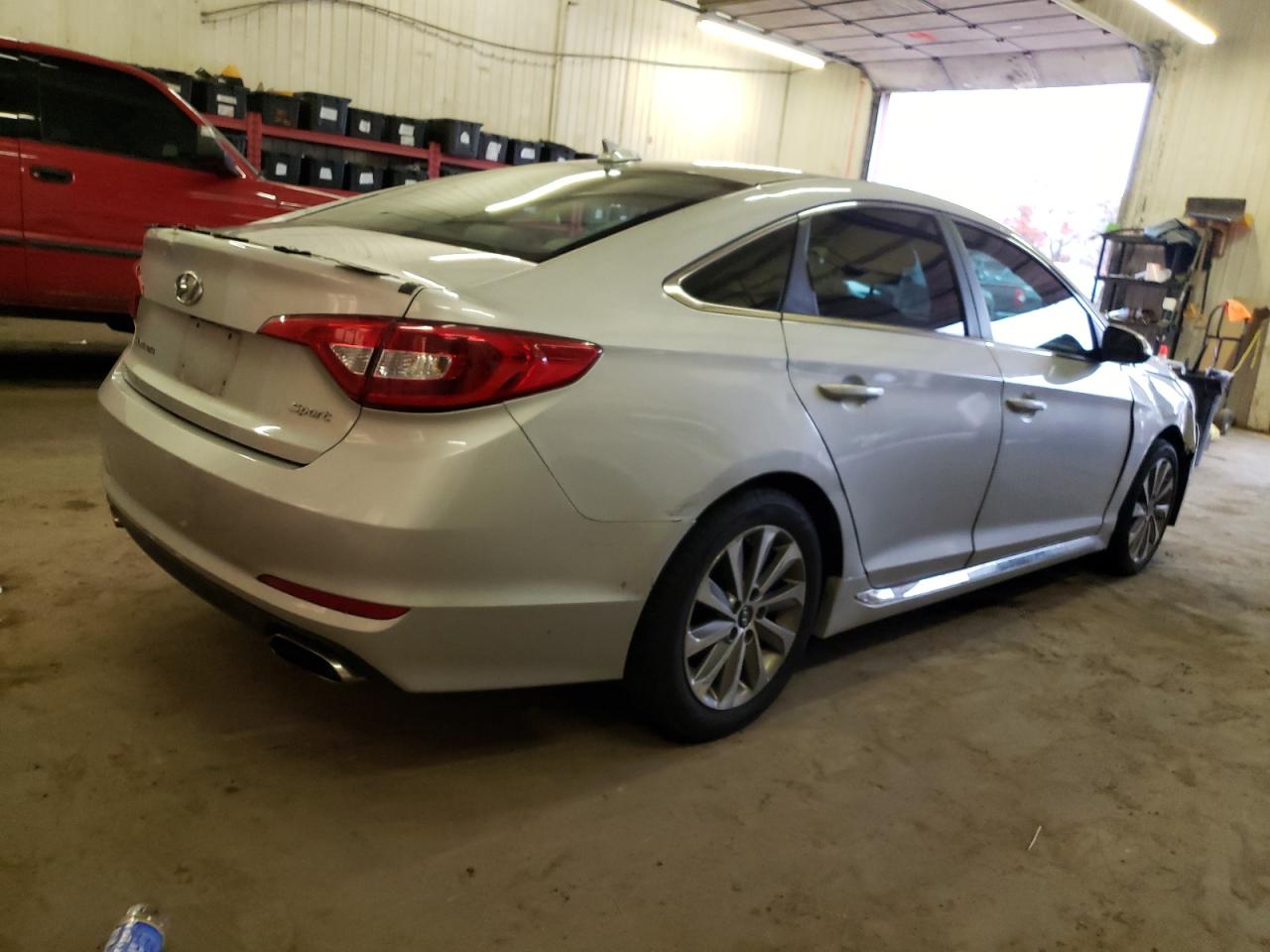 Image 3 of 2016 HYUNDAI SONATA SPORT 2016 with VIN 5NPE34AFXGH427349
