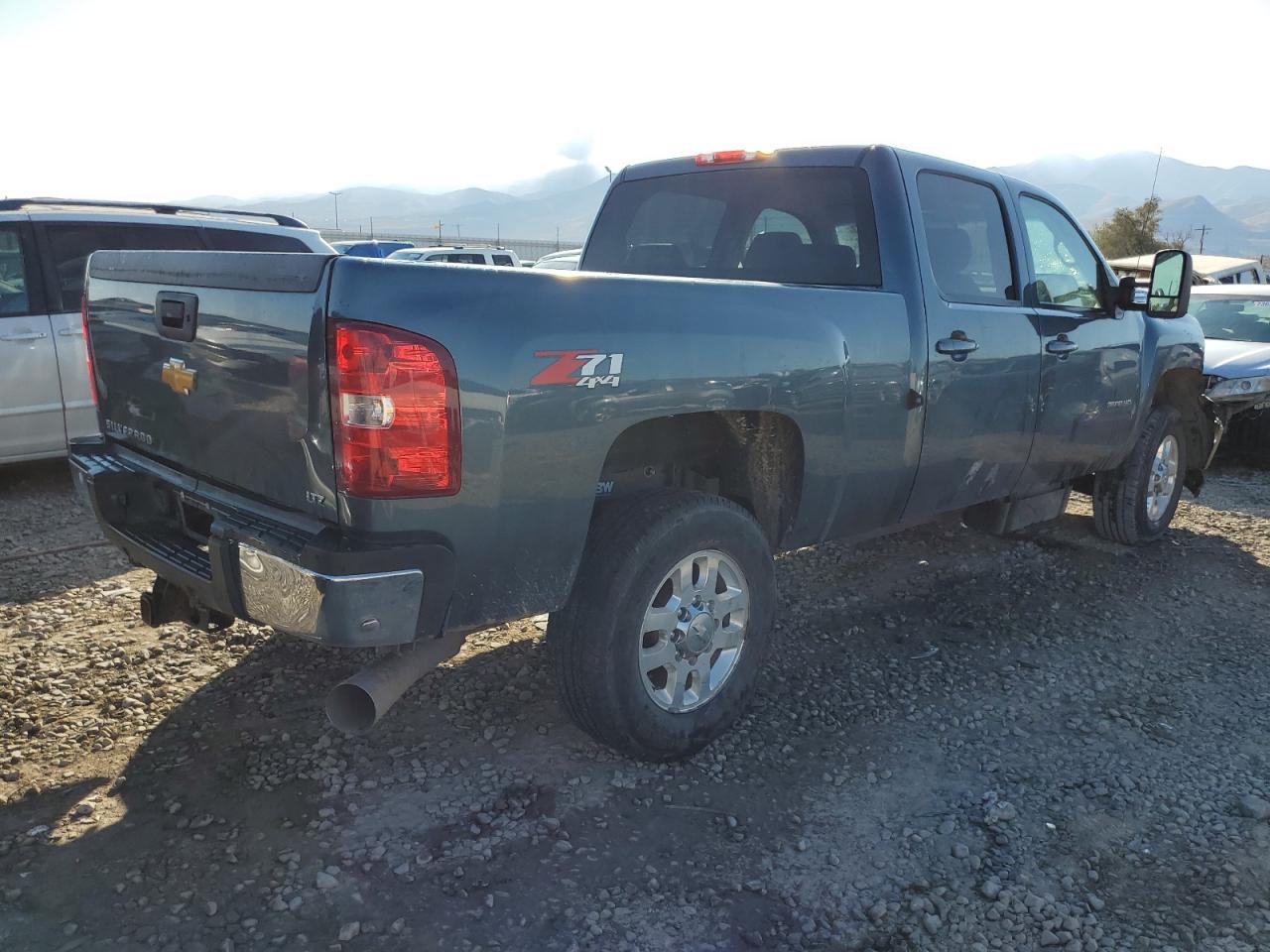 Image 3 of 2012 CHEVROLET SILVERADO K3500 LTZ 2012 with VIN 1GC4K1C87CF128837