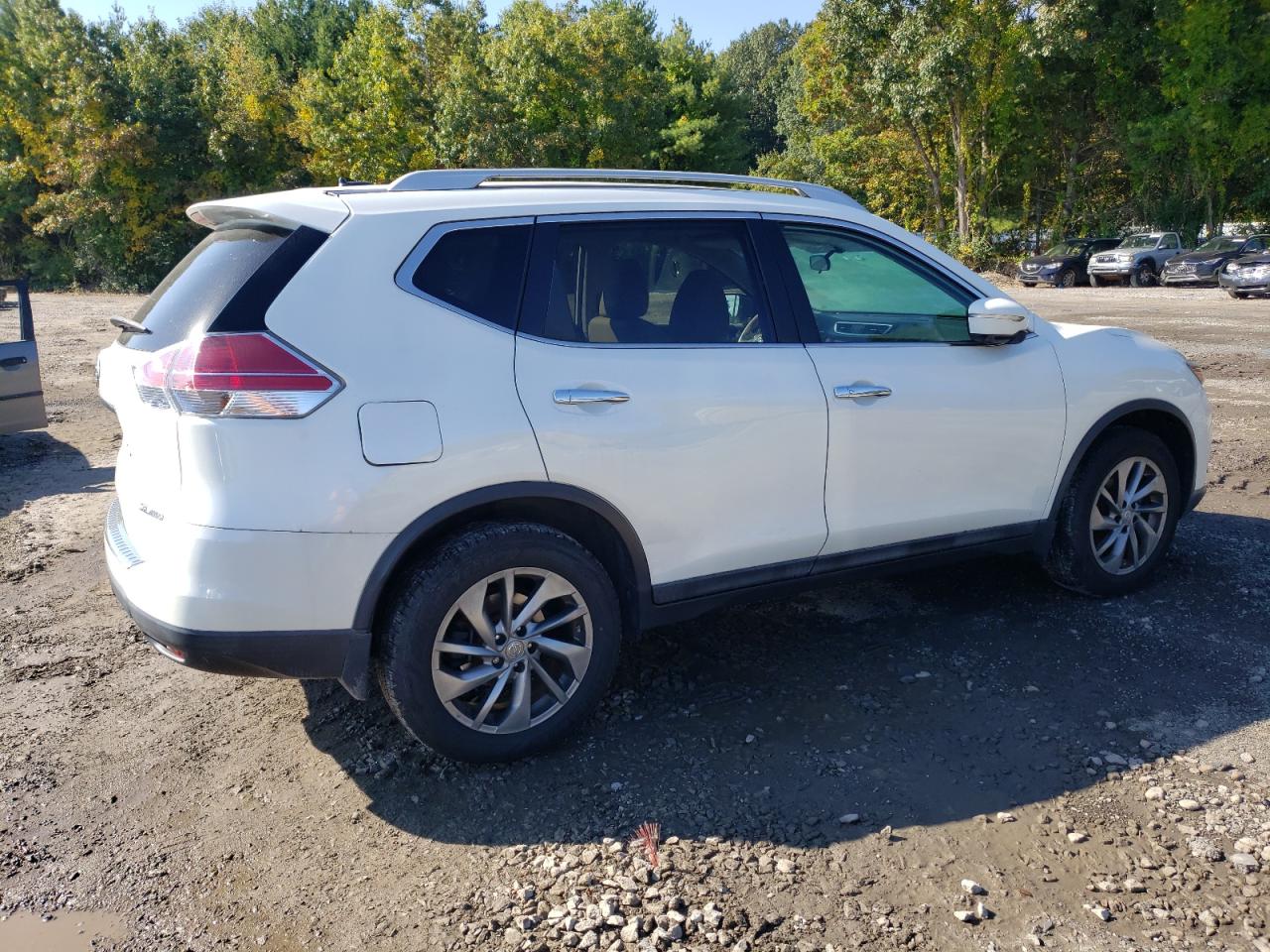 Image 3 of 2015 NISSAN ROGUE S 2015 with VIN 5N1AT2MV8FC860602