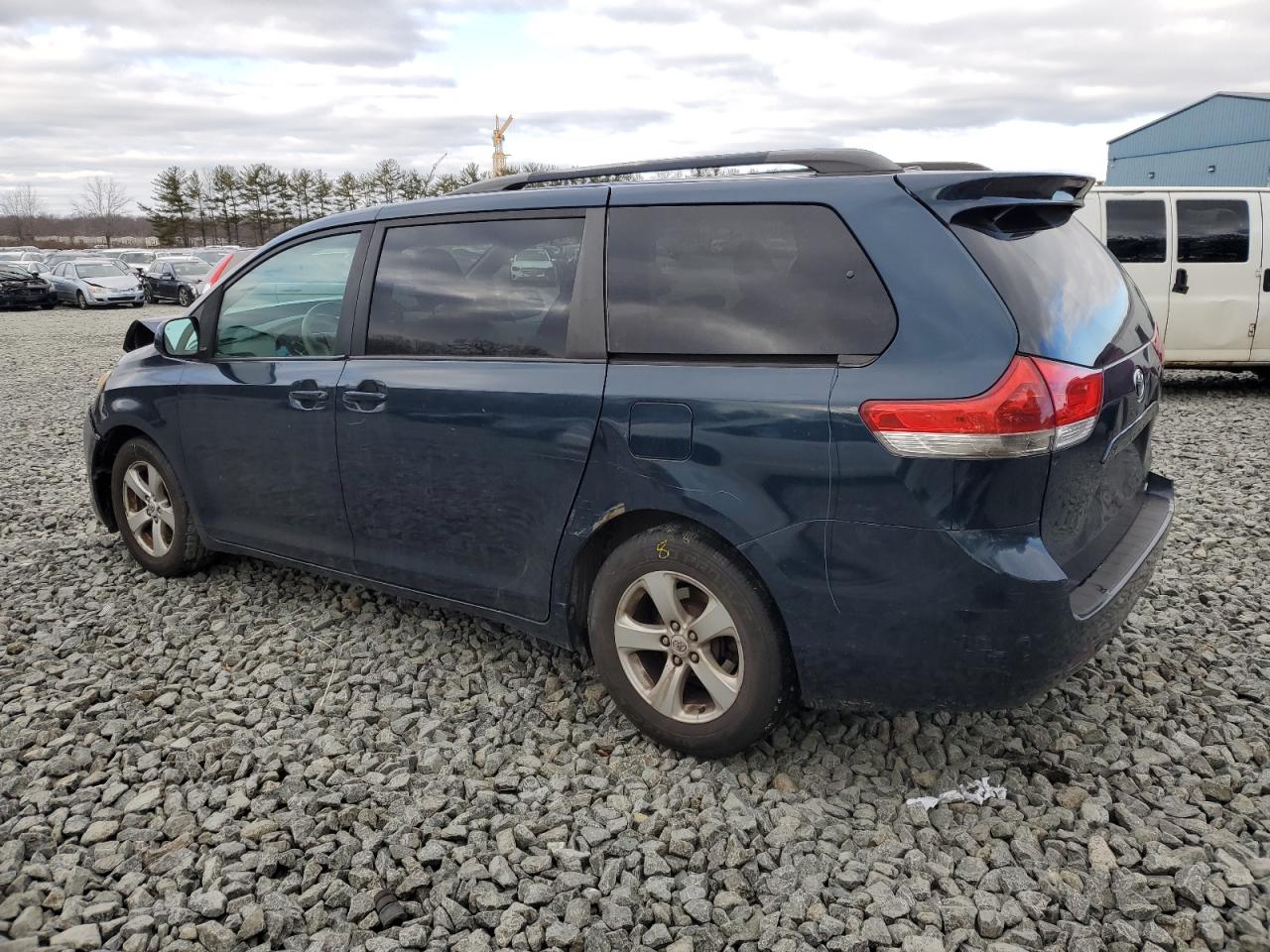 Image 2 of 2011 TOYOTA SIENNA LE 2011 with VIN 5TDKK3DC4BS147575