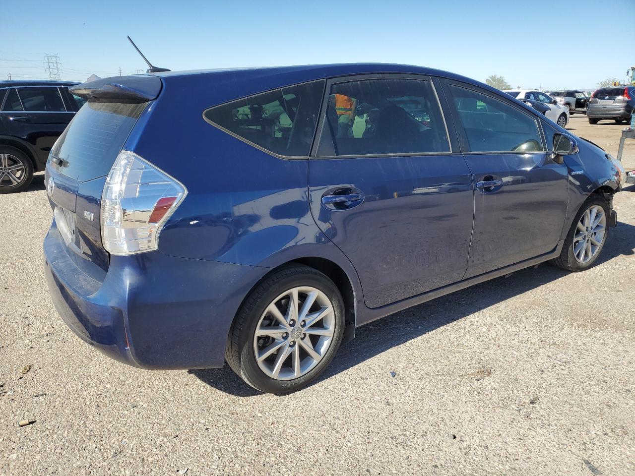 Image 3 of 2013 TOYOTA PRIUS V  2013 with VIN JTDZN3EU9D3219131