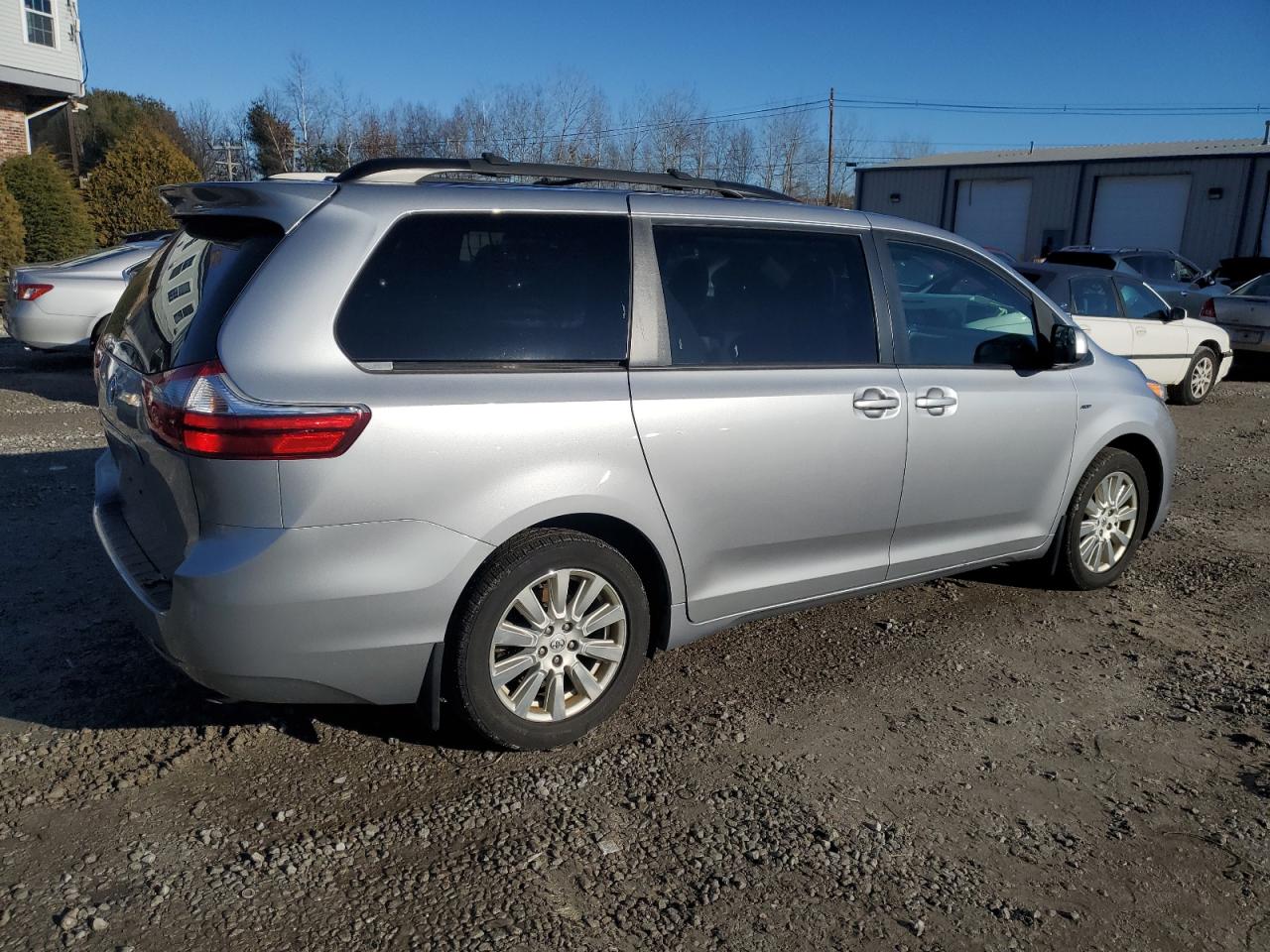 Obraz 3 z 2017 TOYOTA SIENNA LE 2017 z VIN 5TDJZ3DCXHS186154