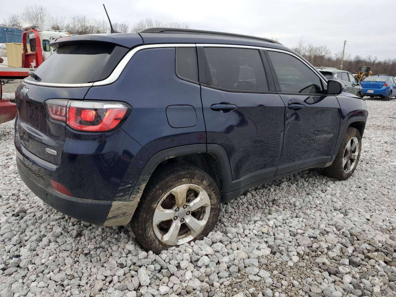 Obraz 3 z 2018 JEEP COMPASS LATITUDE 2018 z VIN 3C4NJDBB0JT314115