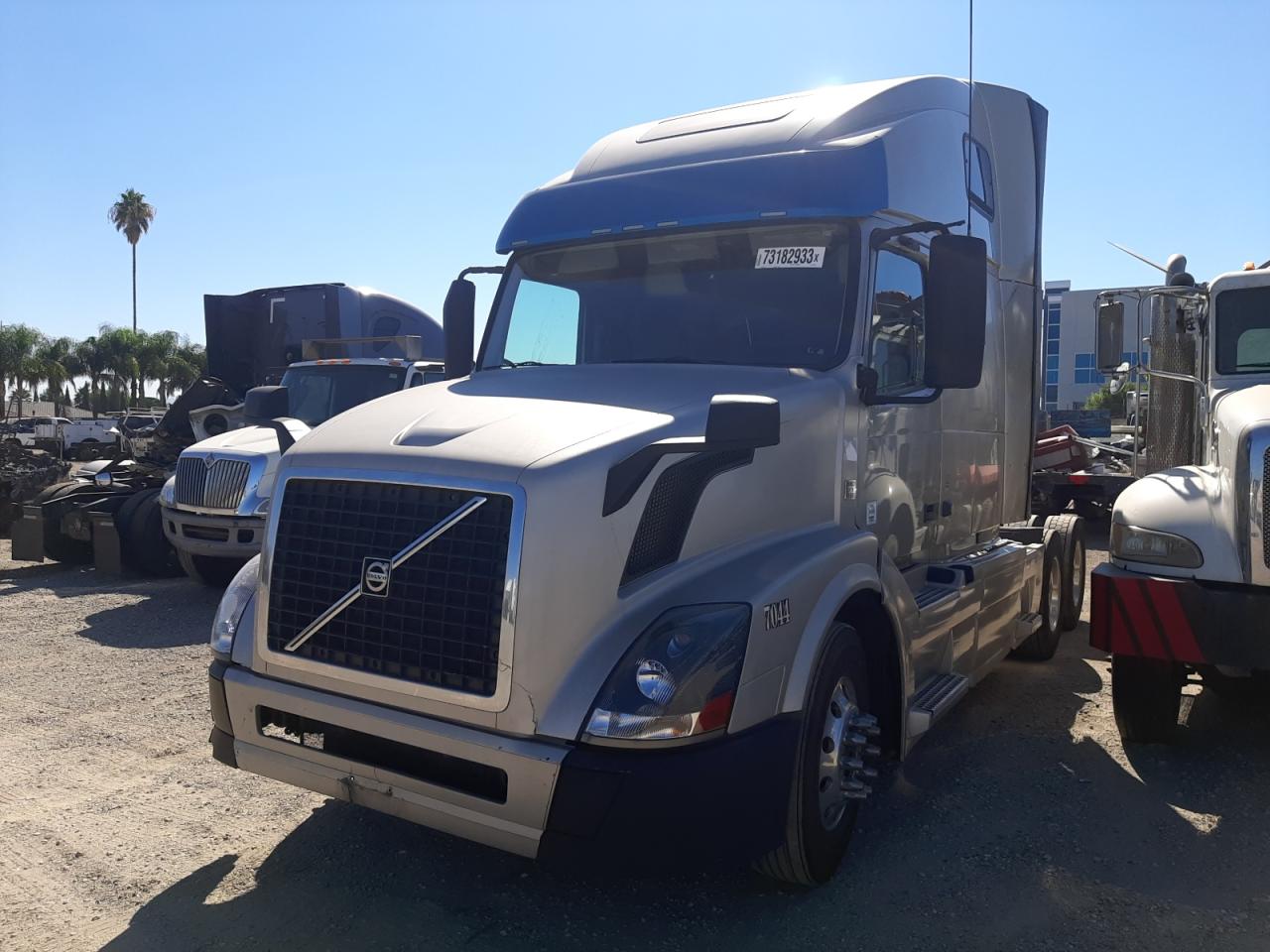 Image 2 of 2016 VOLVO VN VNL 2016 with VIN 4V4NC9EH0GN937044