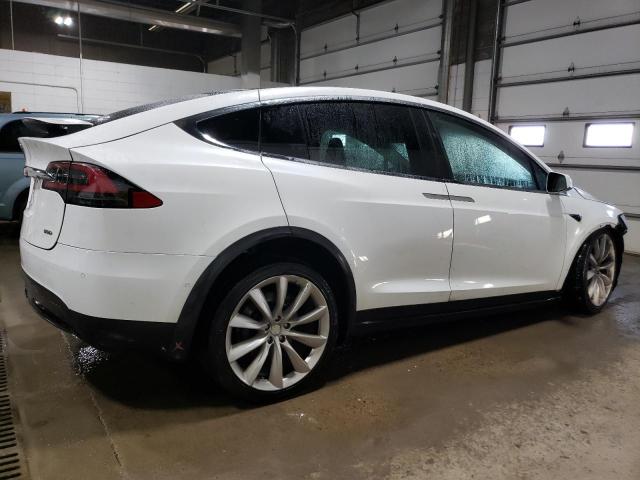 Obraz 3 z 2016 TESLA MODEL X  2016 z VIN 5YJXCAE26GF030329