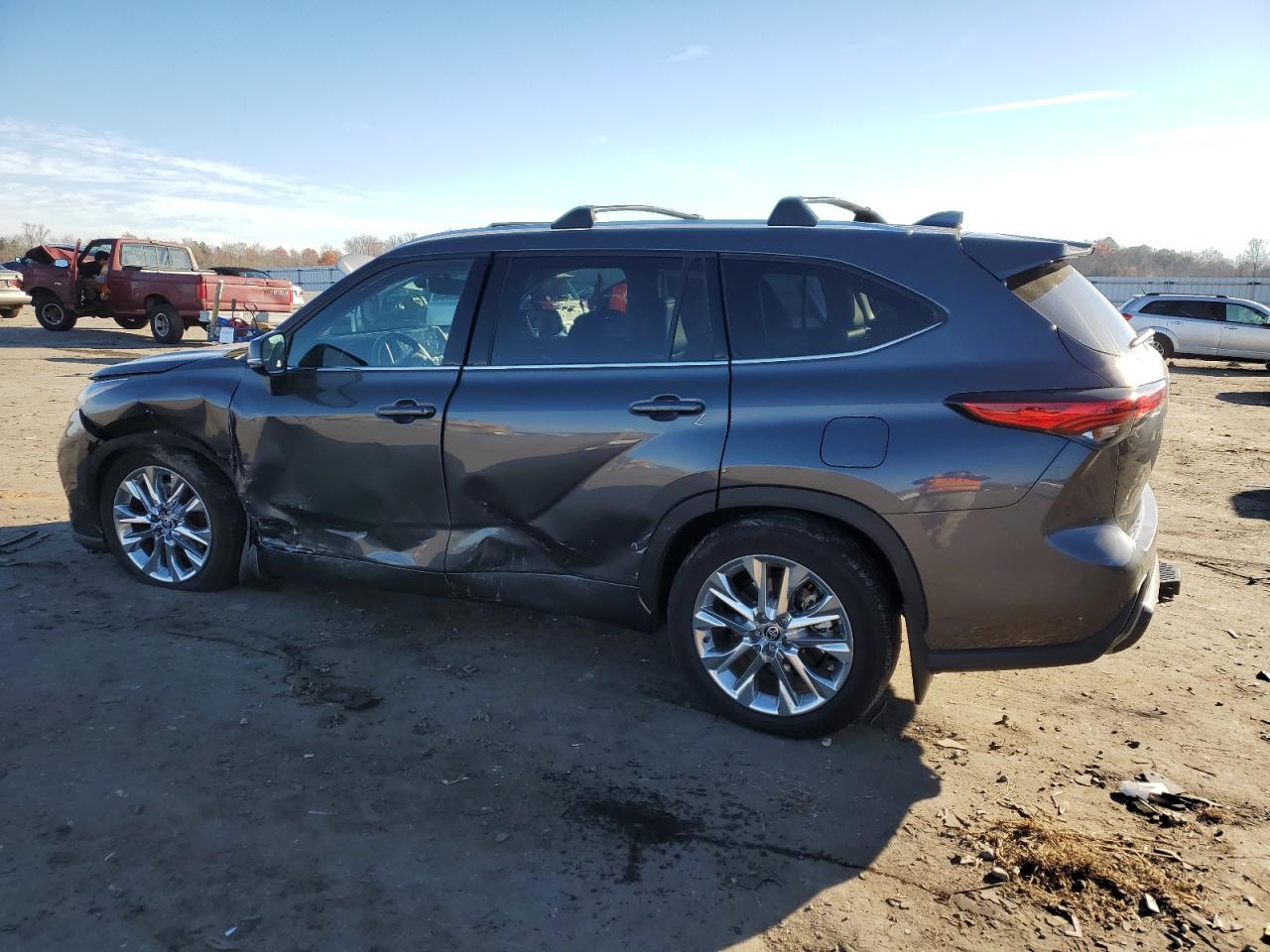 Изображение 2 2022 TOYOTA HIGHLANDER HYBRID LIMITED 2022 с VIN 5TDXBRCH1NS552173