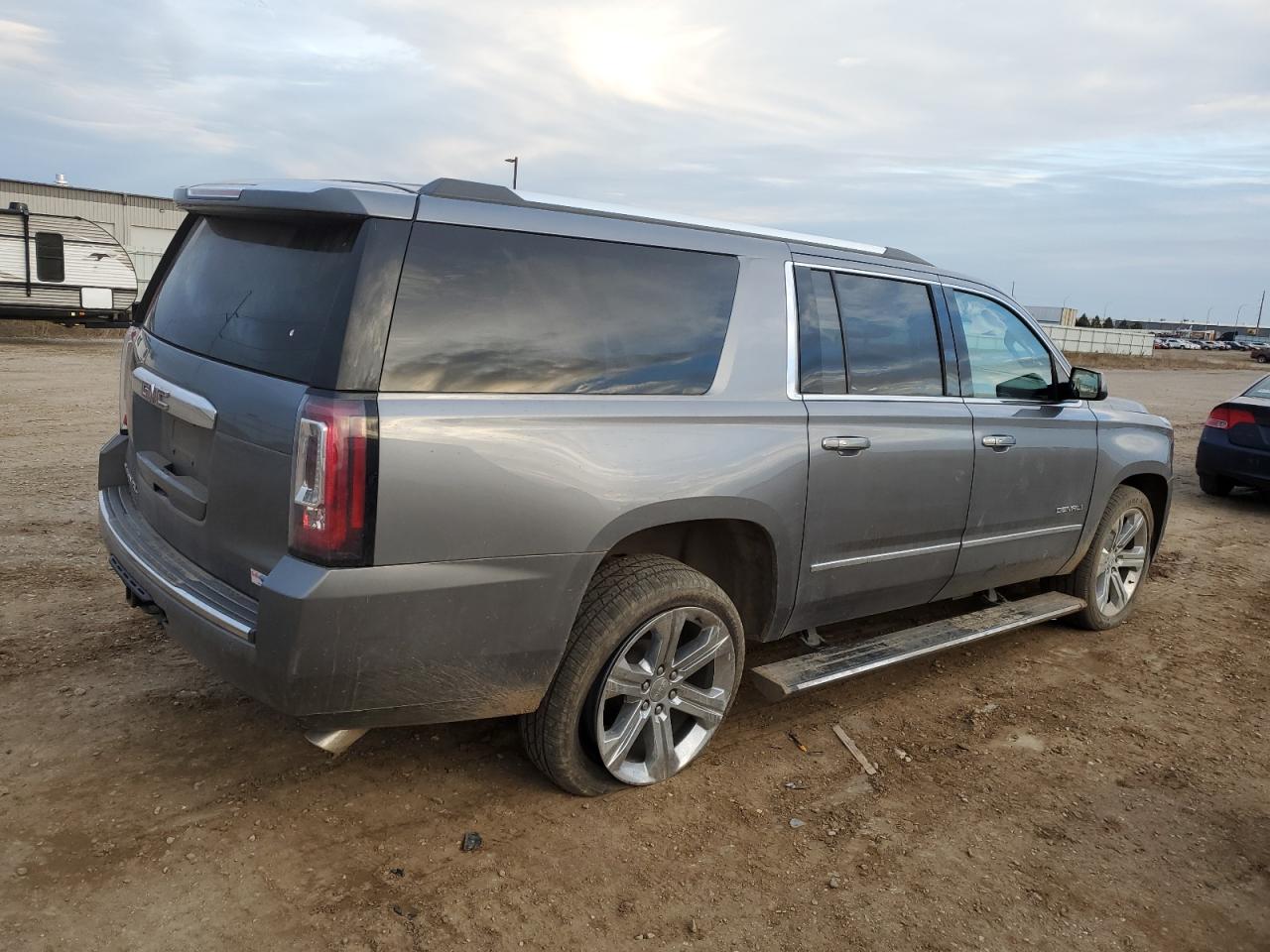 Изображение 3 2018 GMC YUKON XL DENALI 2018 с VIN 1GKS2HKJ5JR178138