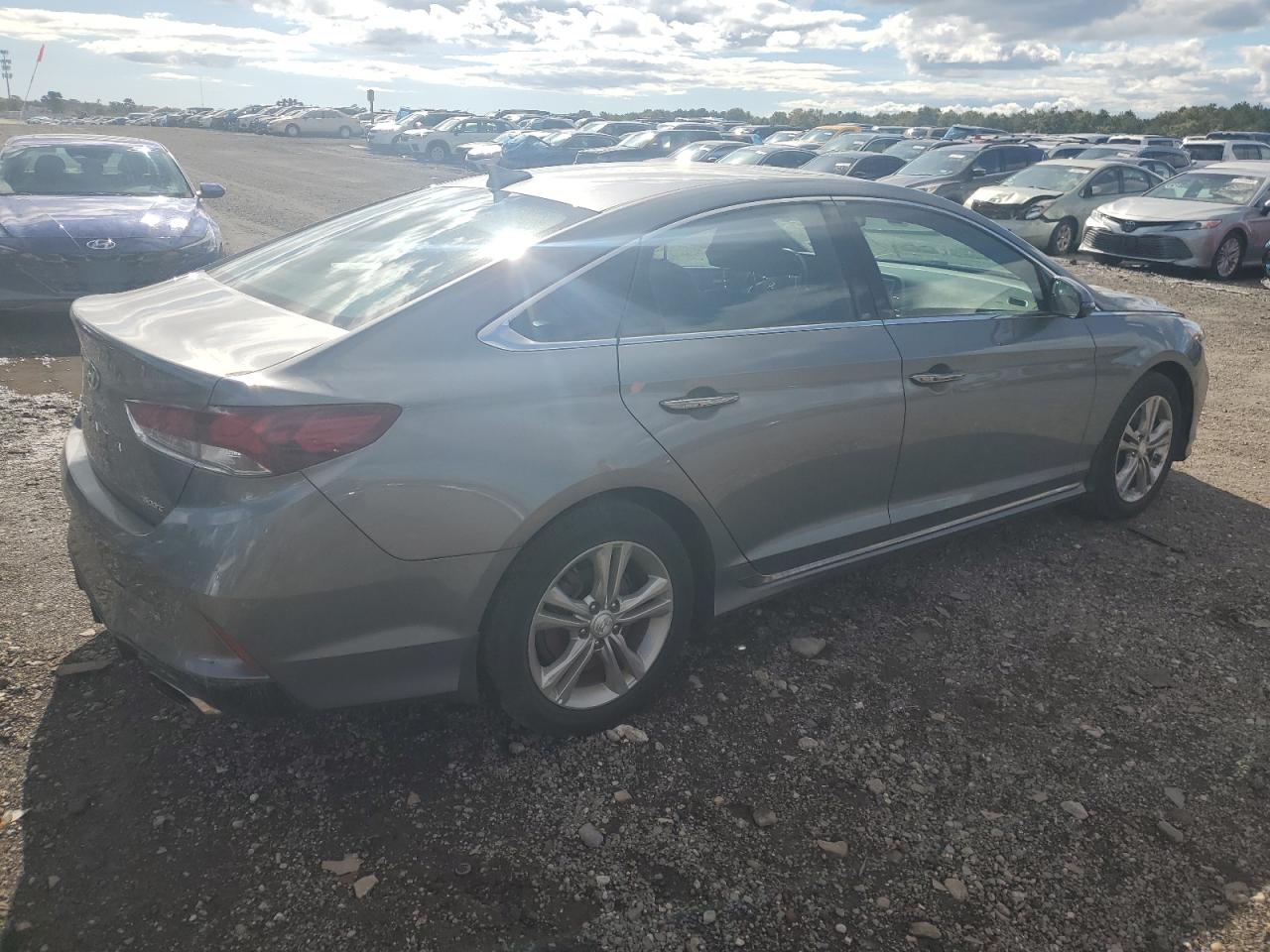 Image 3 of 2019 HYUNDAI SONATA LIMITED 2019 with VIN 5NPE34AF0KH743805