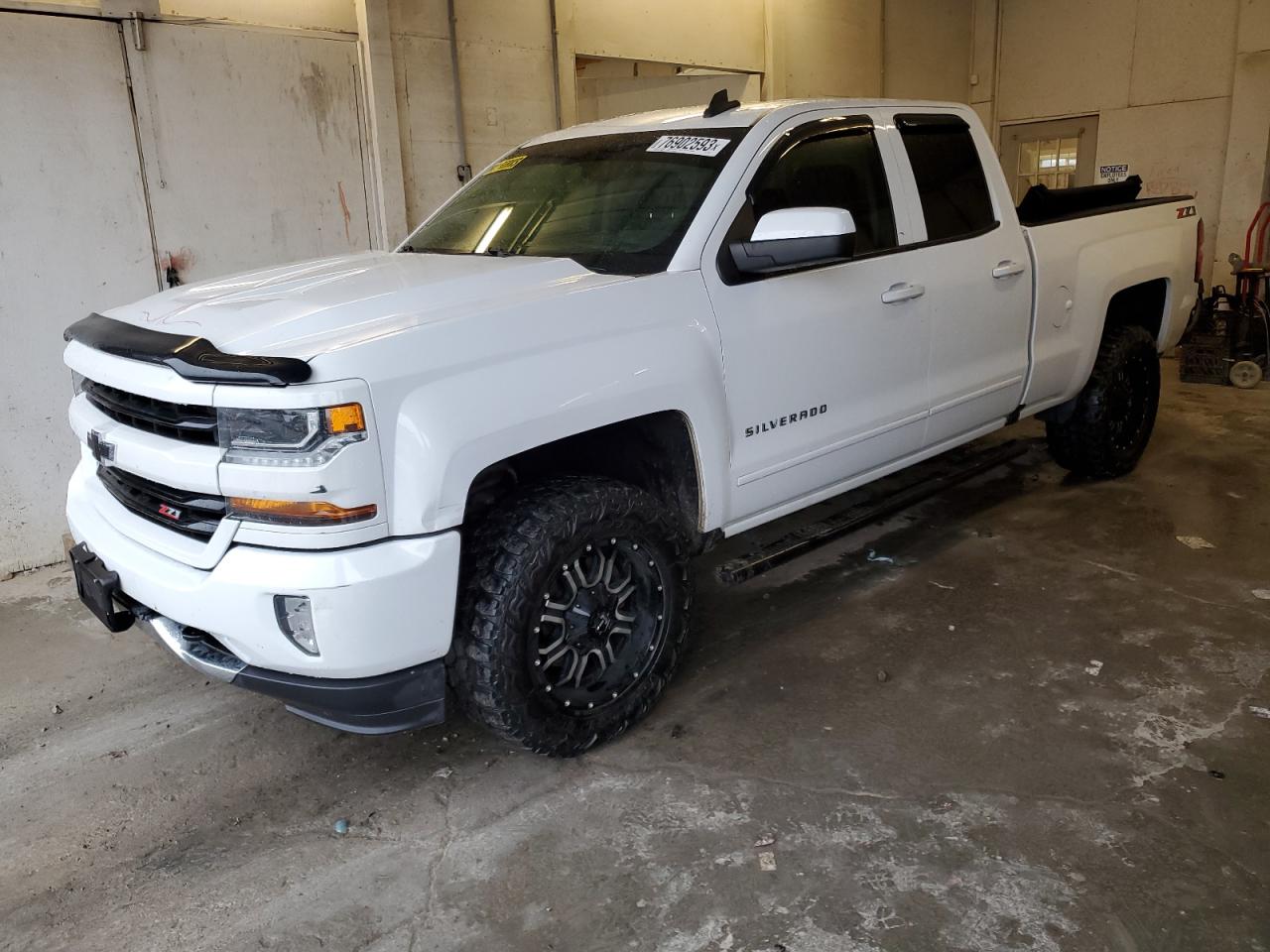 Изображение 1 2018 CHEVROLET SILVERADO K1500 LT 2018 с VIN 1GCVKRECXJZ189888