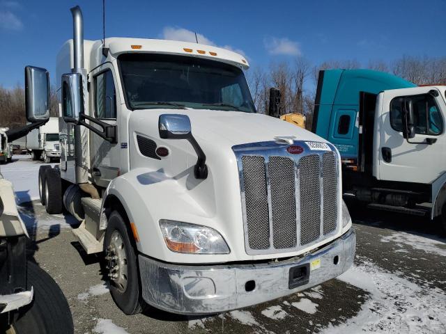 2017 PETERBILT 579  2017 image